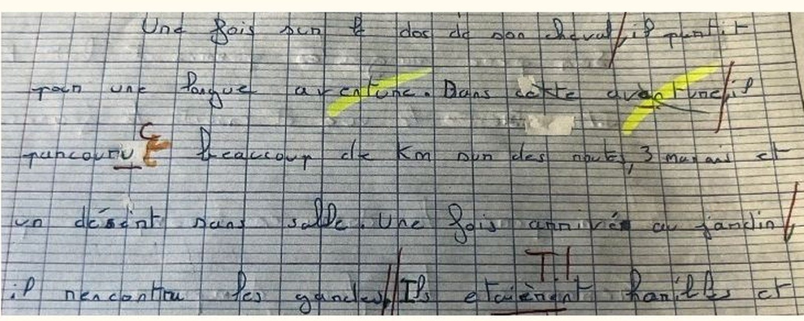 Copie de Rafaël avant l'accompagnement : un texte manuscrit difficile à déchiffrer, annoté au surligneur et corrigé