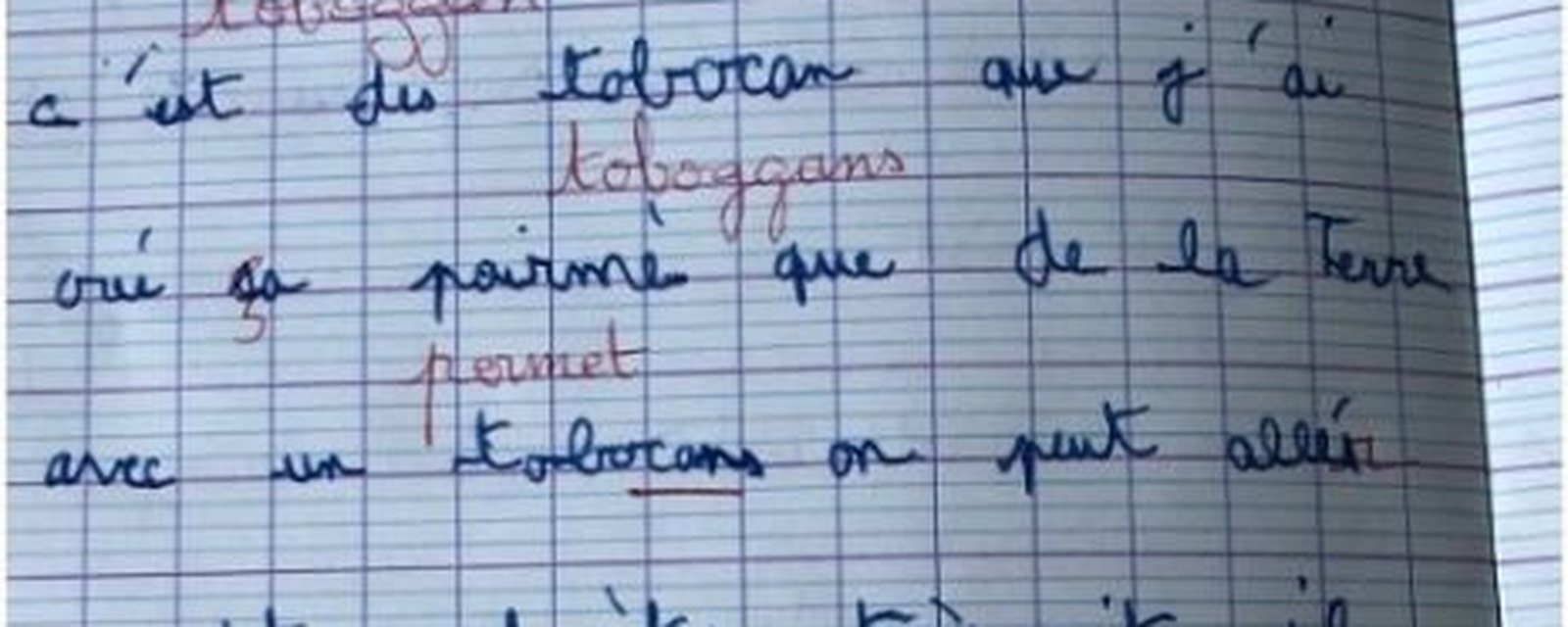 Copie d'Ylan avant l'accompagnement : un texte manuscrit couvert de corrections à l'encre rouge